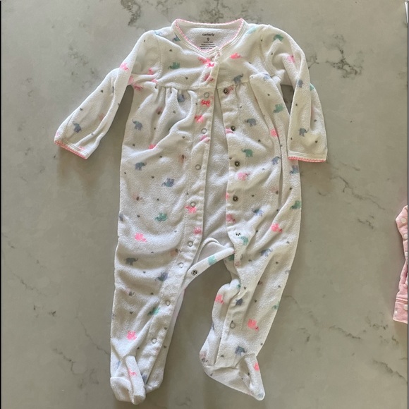 Carter’s brand pajamas - Sleep and play - Picture 1 of 2